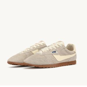 NEW AUTRY Men's Suede Wind Spin Low Sneakers for women in beige 72517m9